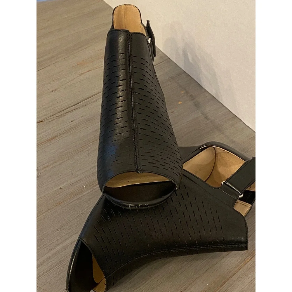 Adrienne Vittadini Black Leather Peep Toe Wedge Booties AV-RIVER Womens 8